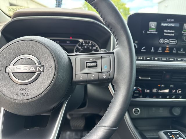 Used 2022 Gray Nissan SL image 18