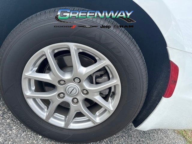 Used 2025 White Chrysler Select image 7
