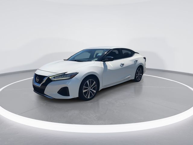 Used 2020 White Nissan 3.5 S image 4