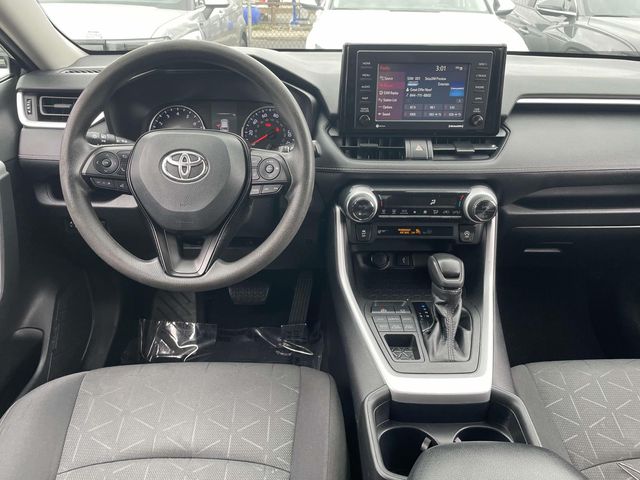 2021 Toyota RAV4 XLE 16