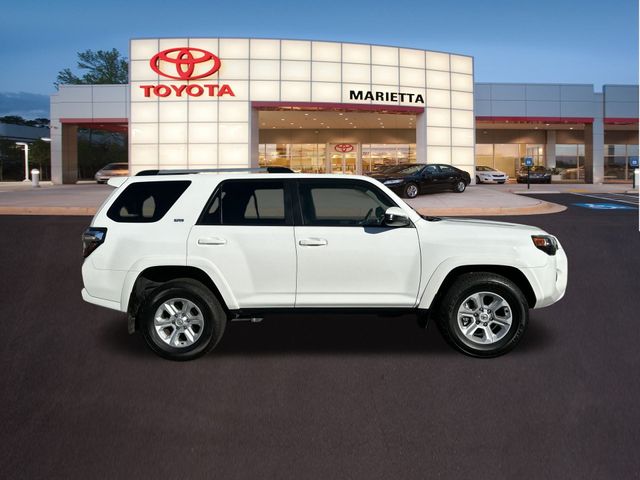 2024 Toyota 4Runner SR5 32