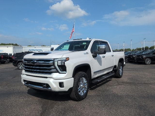 White (Iridescent Pearl Tricoat) 2024 Chevrolet Silverado 2500HD High Country Crew Cab 4WD Pickup Truck Four-Wheel Drive Automatic