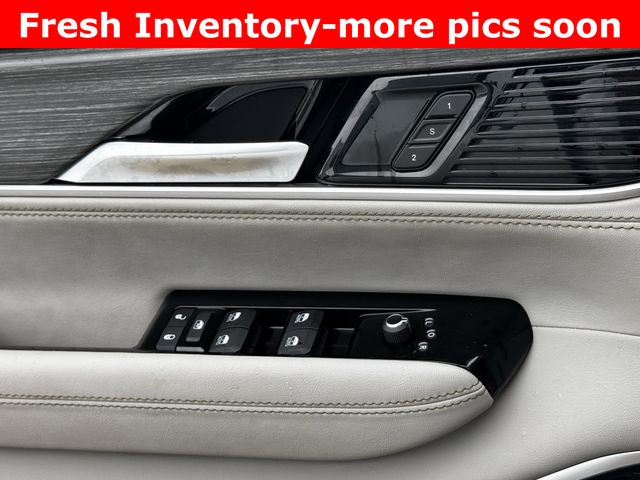 2024 Jeep Wagoneer Series II White at River Oaks CDJR