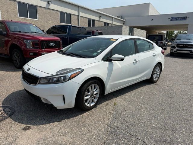 Clear White 2017 Kia Forte Sedan Front-Wheel Drive 6-Speed Automatic