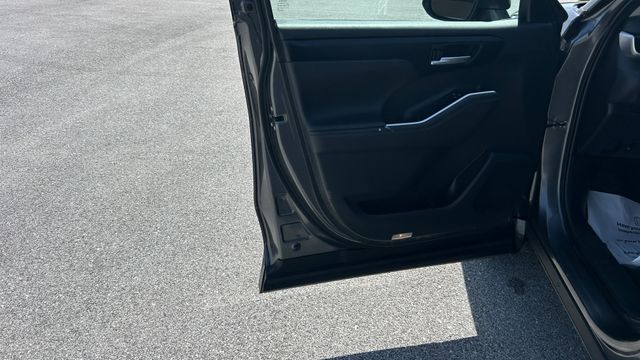Used 2023 Toyota Highlander SUV