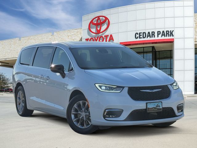 Bright White Clearcoat 2026 Chrysler Pacifica Minivan Front-Wheel Drive 9-Speed Automatic