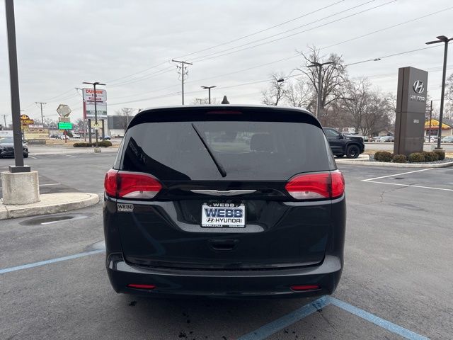 Used 2023 Black Chrysler LX image 16