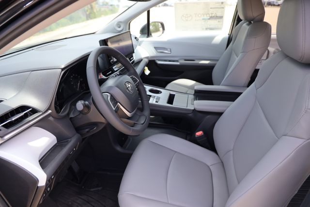 2026 Toyota Sienna XLE - 11