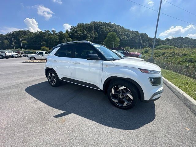 Ceramic White 2022 Hyundai Venue SUV / Crossover Front-Wheel Drive Continuously Variable Transmission