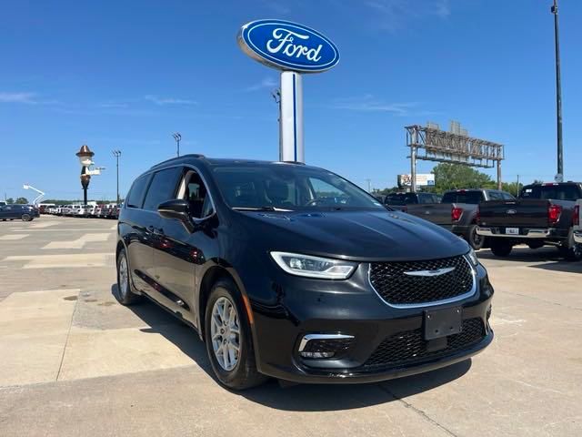 Used 2022 Chrysler Pacifica Touring L with VIN 2C4RC1BG4NR144758 for sale in Kansas City