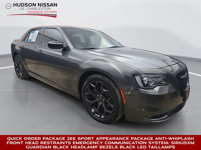 Gray (Granite Crystal Metallic Clearcoat) 2019 Chrysler 300 Sedan Rear-Wheel Drive 8-Speed Automatic
