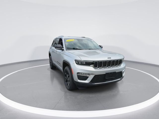 Used 2022 Silver Jeep Limited image 3