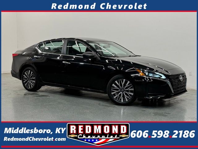 Super Black Clearcoat 2025 Nissan Altima Sedan Front-Wheel Drive Continuously Variable Transmission