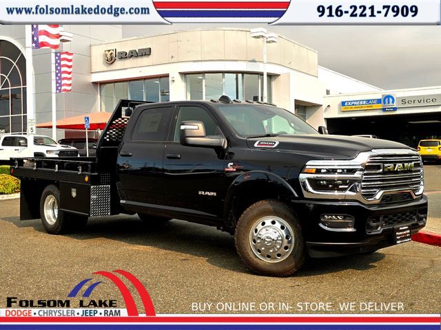 Diamond Black Crystal Pearlcoat 2026 RAM 3500 Chassis Pickup Truck Four-Wheel Drive 8-Speed Automatic