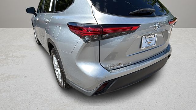 Used 2023 Silver Toyota LE image 37