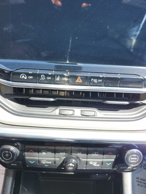 Used 2024 White/off-white Jeep Limited image 22