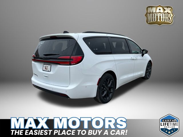 2024 Chrysler Pacifica Touring L 13