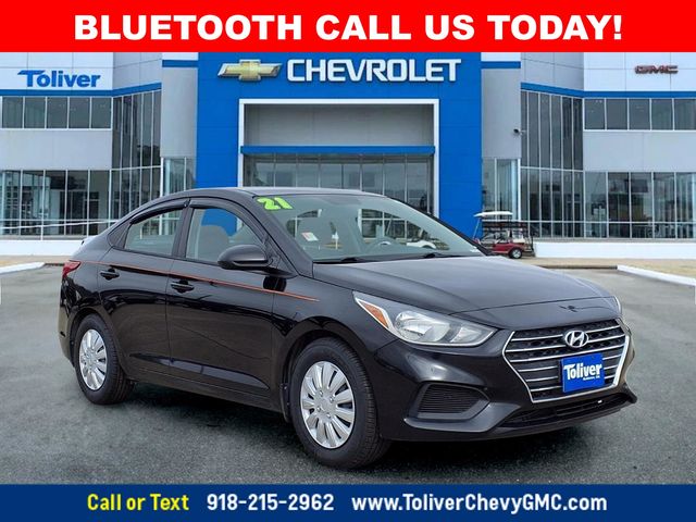 Absolute Black Pearl 2021 Hyundai Accent SE FWD Sedan Front-Wheel Drive 6-Speed Manual