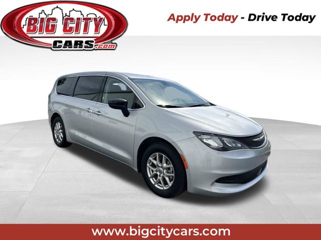 Silver Mist Clearcoat 2024 Chrysler Voyager Minivan Front-Wheel Drive 9-Speed Automatic