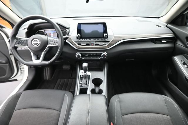 Used 2025 Nissan Altima Sedan