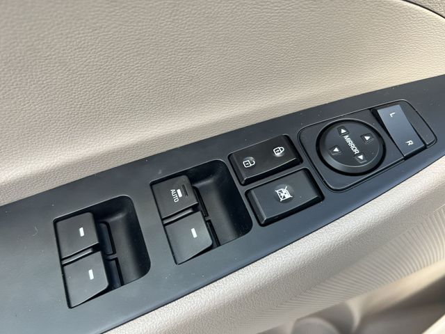 Used 2019 White Hyundai Sport image 32