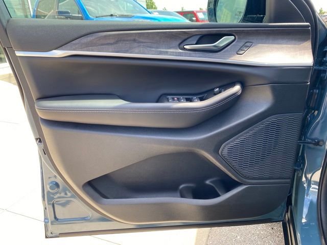 2026 Jeep Grand Cherokee Limited - Steel Blue exterior view 10
