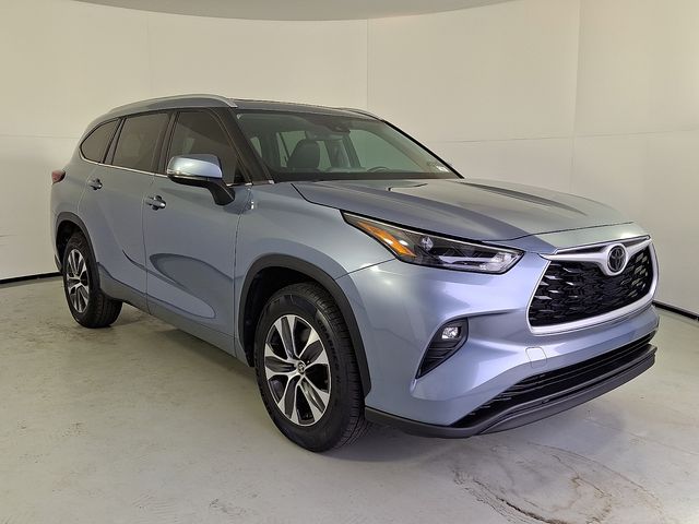 2022 Toyota Highlander XLE's photo