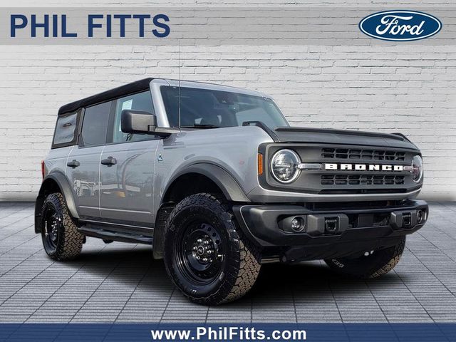 Iconic Silver Metallic 2023 Ford Bronco Black Diamond 4-Door 4WD SUV / Crossover Four-Wheel Drive Automatic