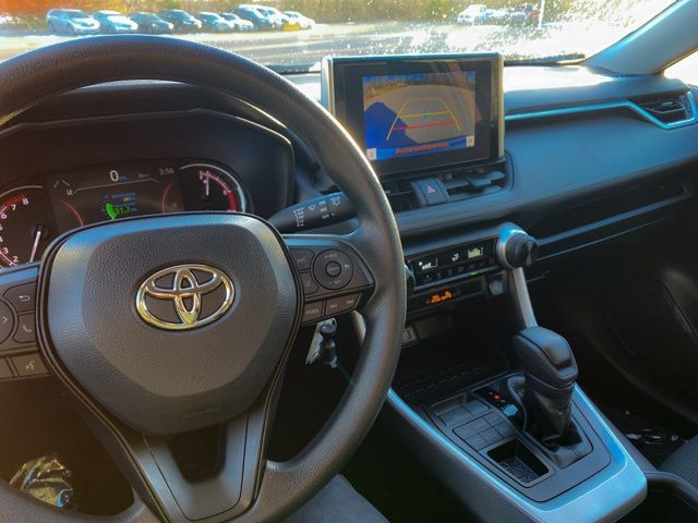 2024 Toyota RAV4 LE 27