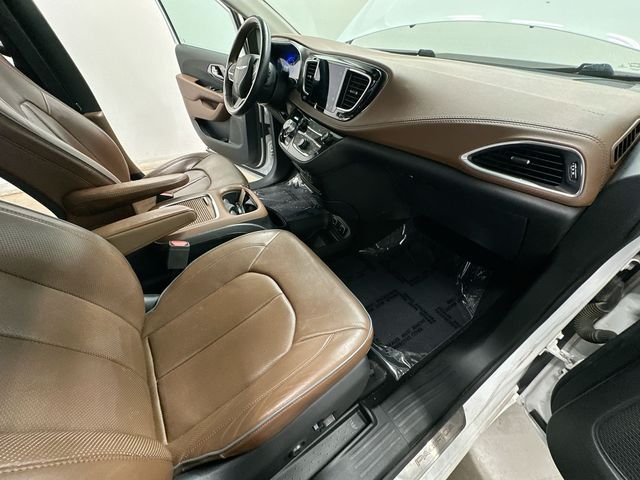 2017 Chrysler Pacifica Limited White at Auto Express Mitsubishi