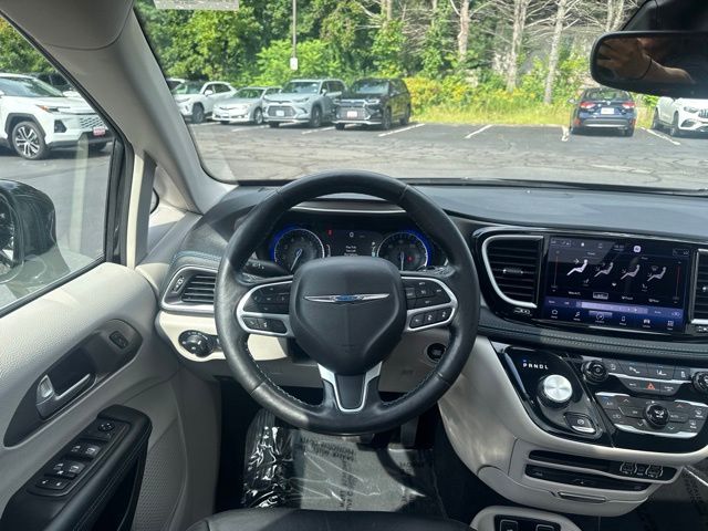 Used 2021 Chrysler Pacifica Van