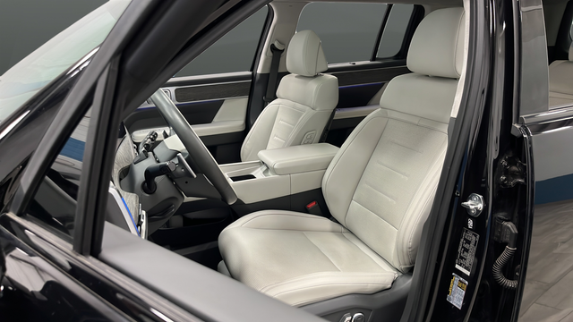 Used 2024 Phantom Black Hyundai Calligraphy image 9