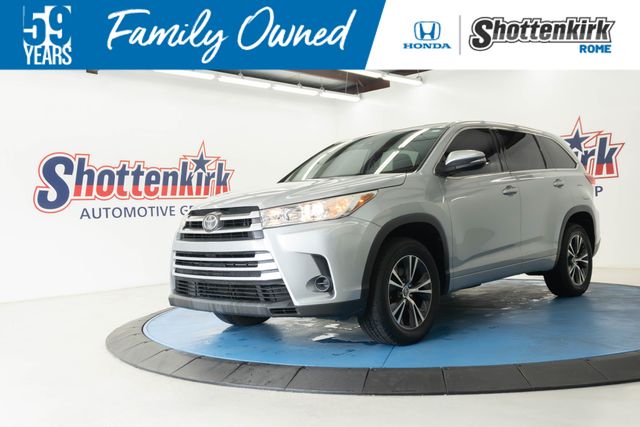 Celestial Silver Metallic 2018 Toyota Highlander SUV / Crossover Front-Wheel Drive 8-Speed Automatic