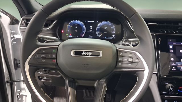 Used 2025 Jeep Grand Cherokee SUV