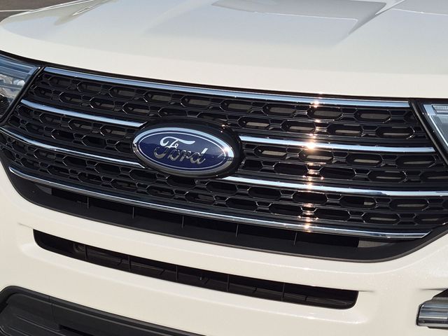 Used 2023 White Metallic Ford XLT image 36