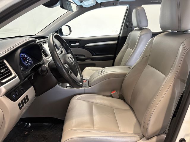 Used 2019 White Toyota XLE image 7