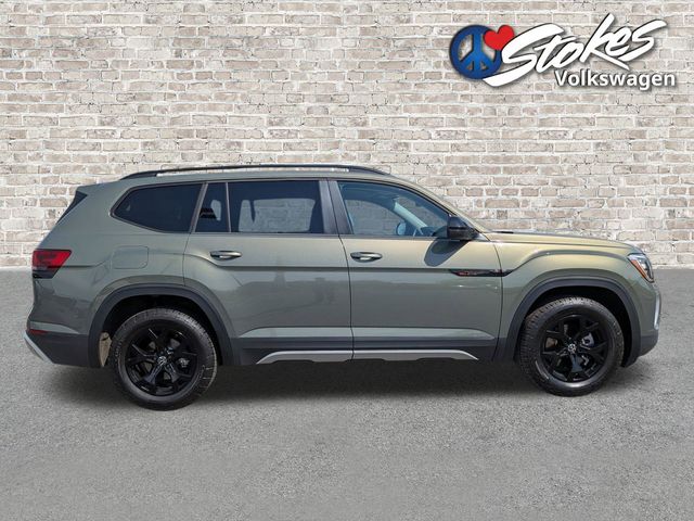 2025 Volkswagen Atlas 2.0T Peak Edition Green at Matthews Motors of Wilmington
