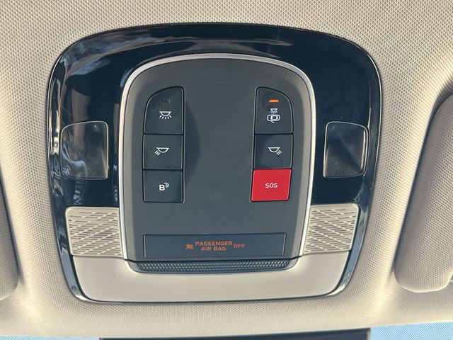 Used 2025 White Hyundai SEL image 31