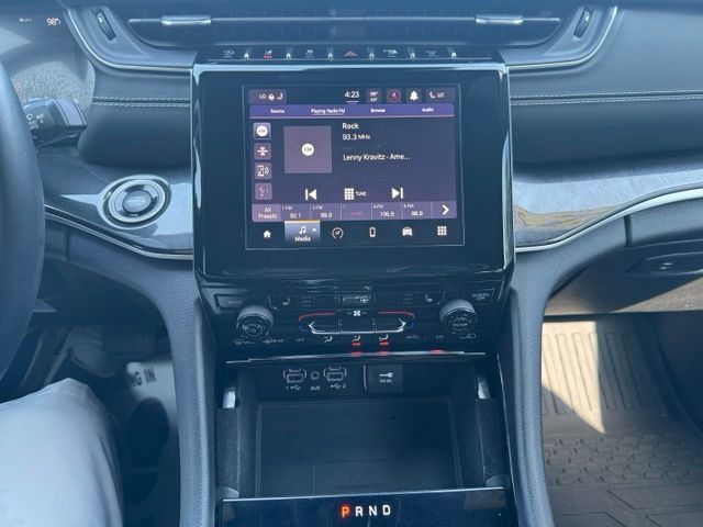 Used 2022 White Jeep Altitude image 27