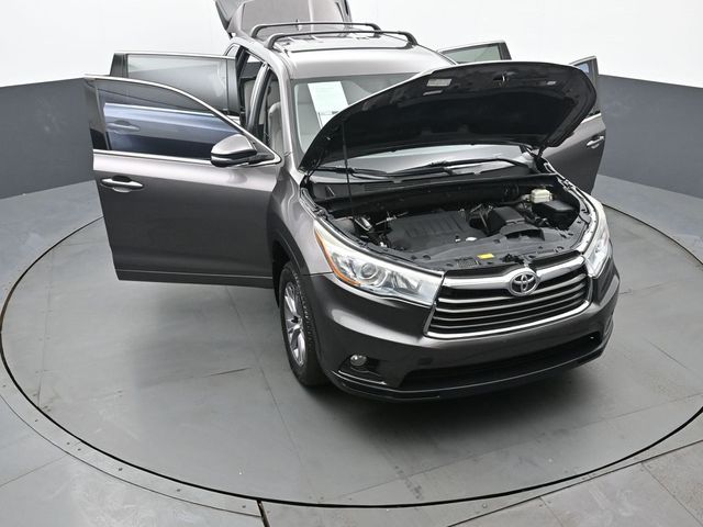 2016 Toyota Highlander LE Plus V6 51