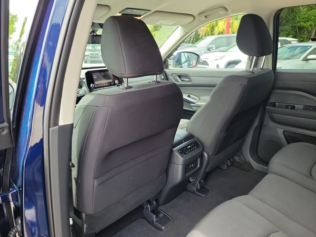 2025 Nissan Pathfinder SV - Photo 14