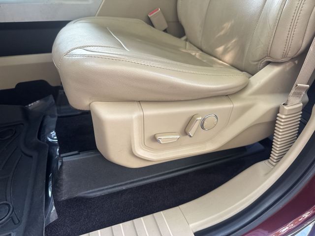 Used 2017  Ford Lariat image 30
