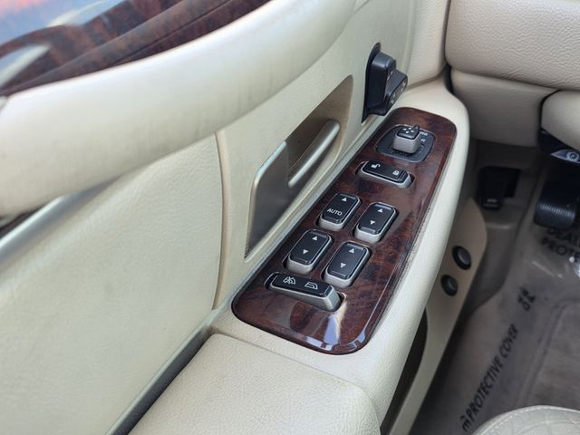 Used 2006 Lincoln Town Car Sedan