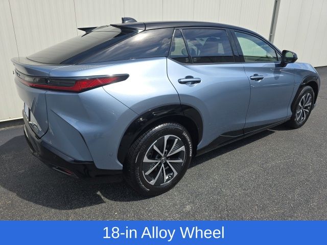 View vehicle photo 4