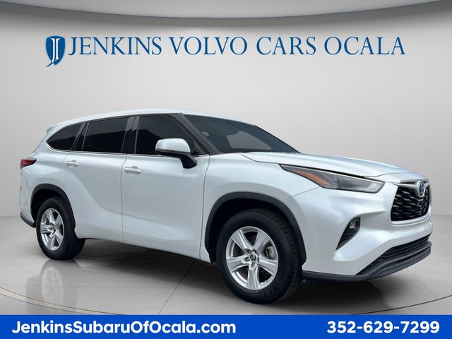  2022 Toyota Highlander Hybrid LE FWD   