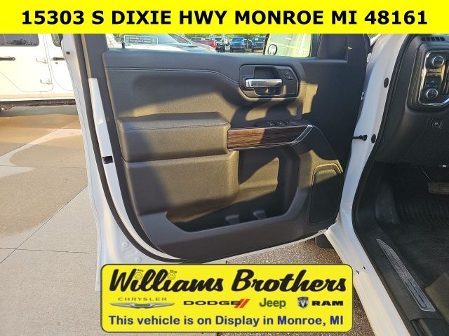 2020 Chevrolet Silverado 1500 LT - Summit White exterior view 12