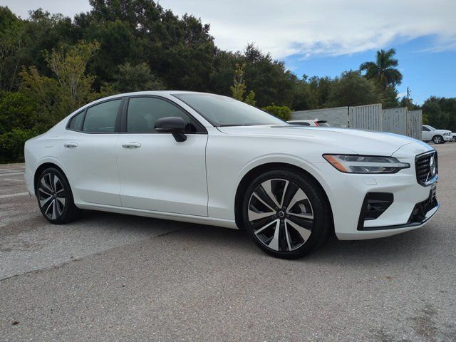  2022 Volvo S60 B5 Momentum FWD   