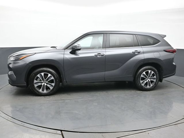 2024 Toyota Highlander XLE 2