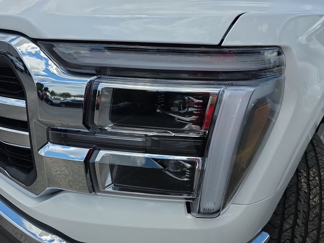 New 2026 Star White Metallic Tri-Coat Ford Lariat® image 32