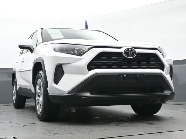 2021 Toyota RAV4 LE 33